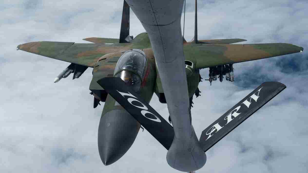 EUA mobilizam caças e bombardeiros em exercício aéreo no Reino Unido