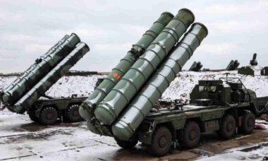 Drones ucranianos atacam posição de sistema S-400 russo na Crimeia