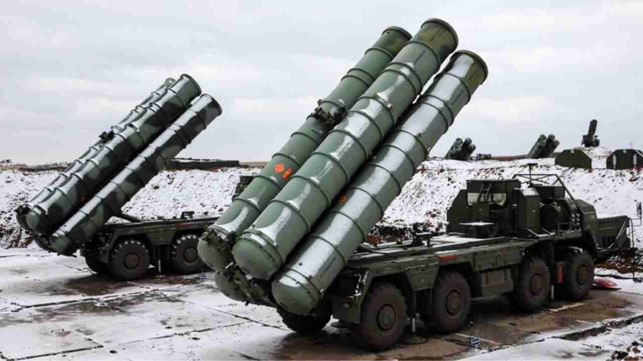 Drones ucranianos atacam posição de sistema S-400 russo na Crimeia