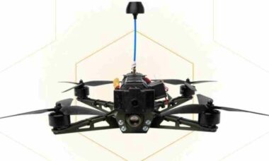 Drone interceptor com IA abate alvo a 1 km com módulo TFL Anti-Shahed