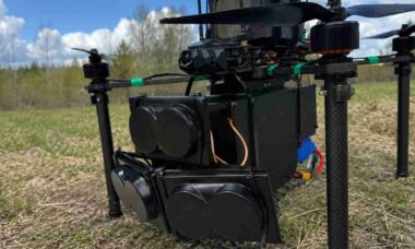 Estônia testa drone espião que detecta equipamentos eletrônicos inimigos a longa distância