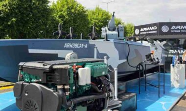 Espanha apresenta catamarã autônomo de 1.000 km de alcance na Eurosatory 2026