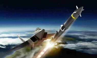EUA querem míssil ar-ar com alcance de quase 2 mil km para destruir alvos estratégicos (X @F15sRdaBest)