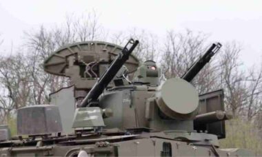Rússia envia raro Tunguska-M1 modernizado para reforçar defesa aérea em área de combate
