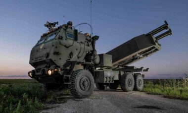 Finlândia financiará armas americanas para reforçar defesa da Ucrânia