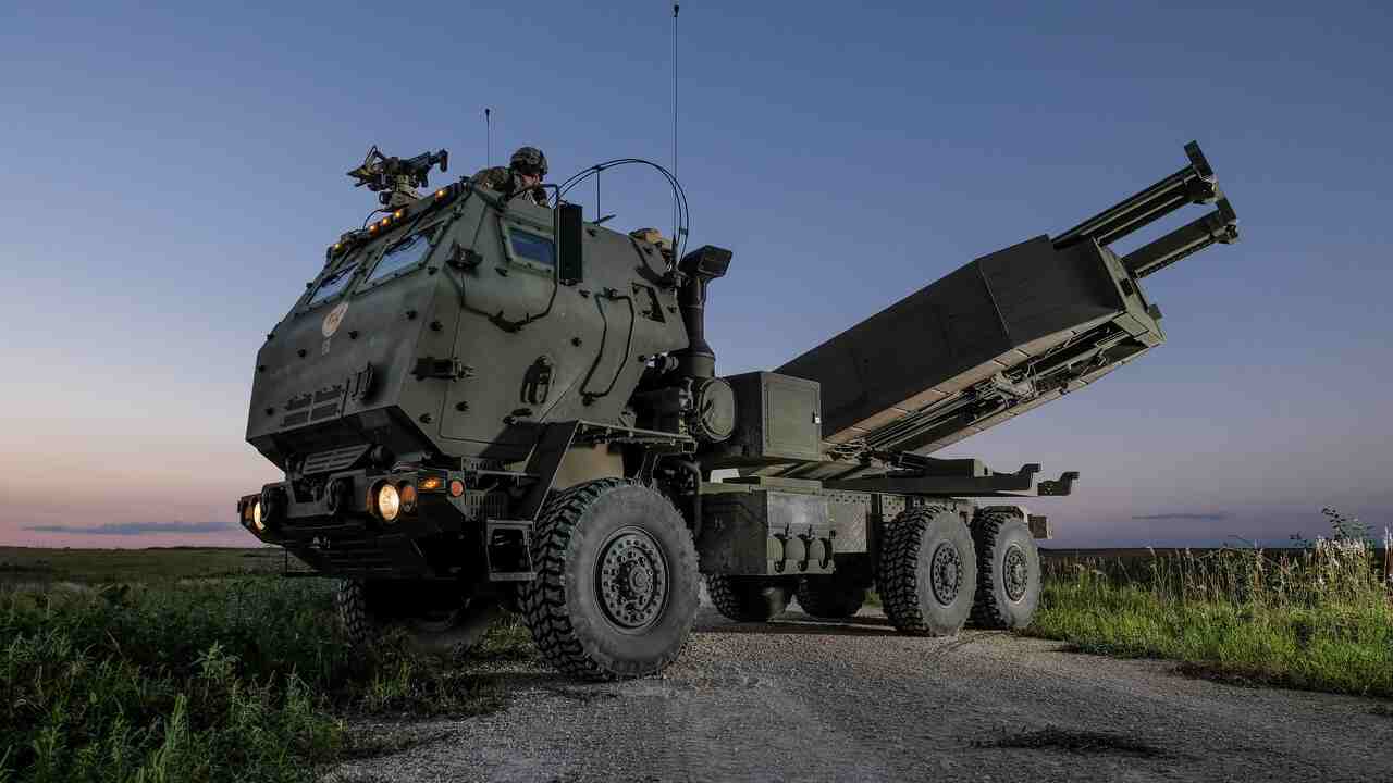 Finlândia financiará armas americanas para reforçar defesa da Ucrânia