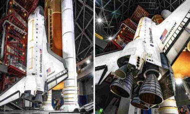 Ônibus espacial Endeavour é exibido em configuração completa de lançamento pela primeira vez