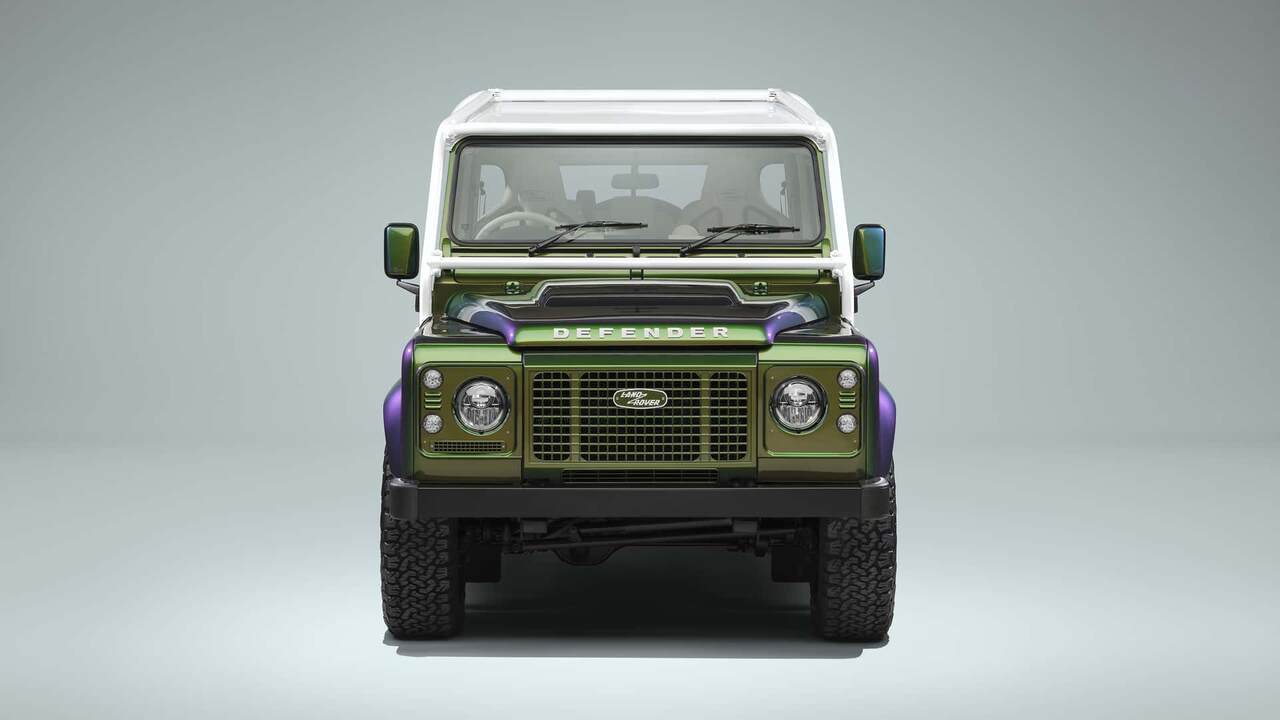 Land Rover revela coleção única de Defenders com efeito visual inspirado em camaleão