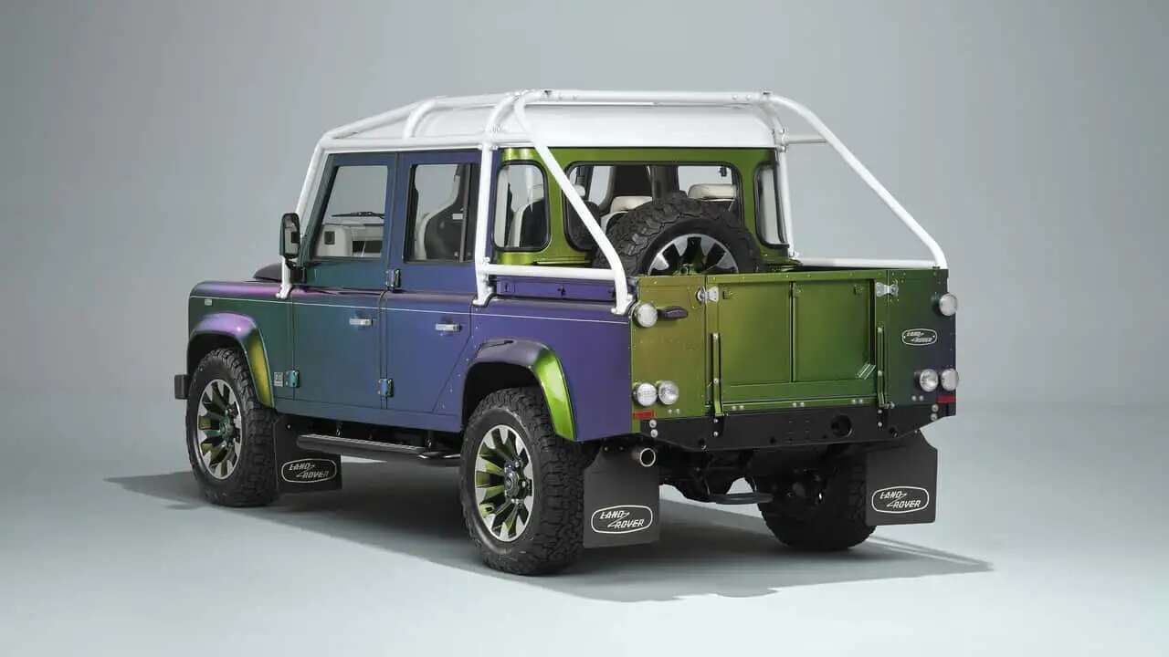 Land Rover revela coleção única de Defenders com efeito visual inspirado em camaleão
