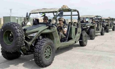 Fuzileiros Navais dos EUA encomendam mais de 70 veículos táticos MRZR Alpha