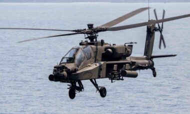 Militares americanos são resgatados após acidente com helicóptero perto de Omã