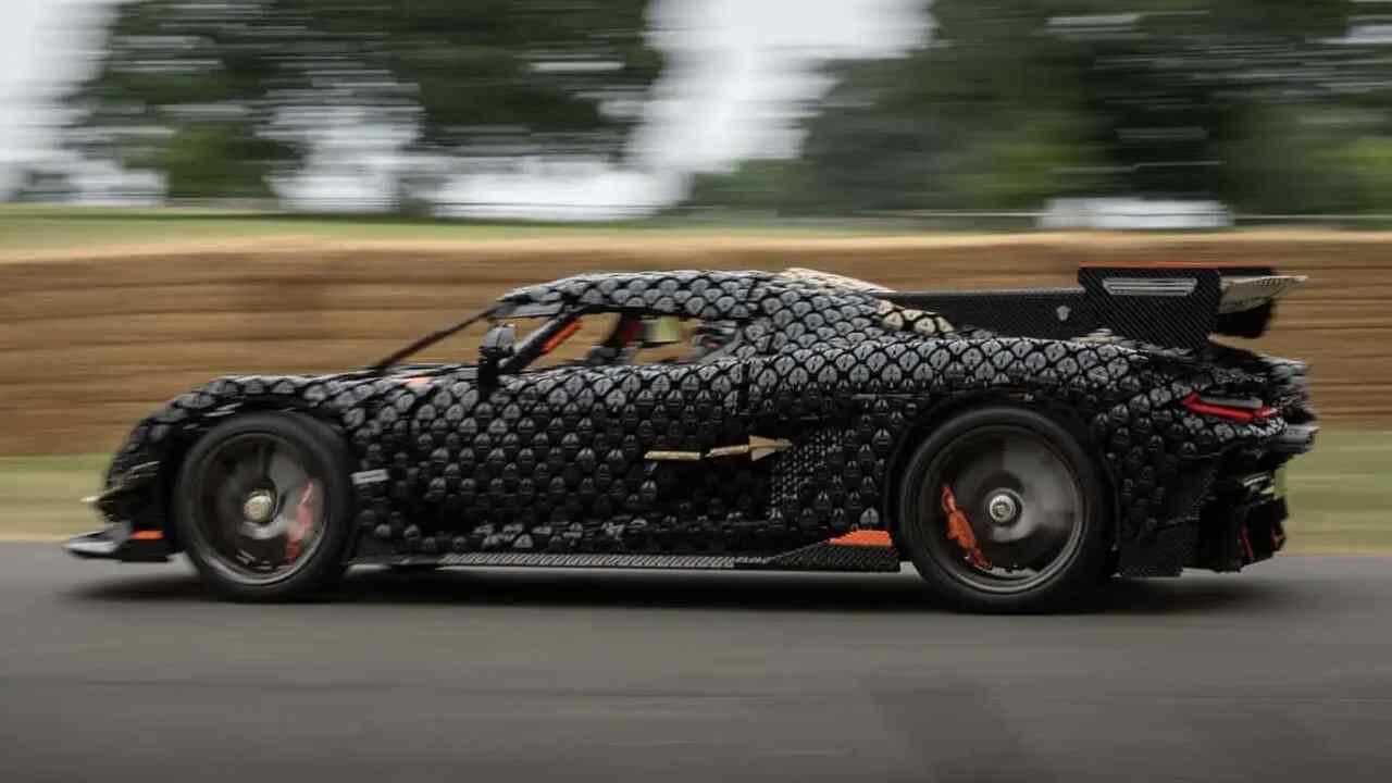 Carro da LEGO com mais de 327 mil peças quebra recorde de velocidade