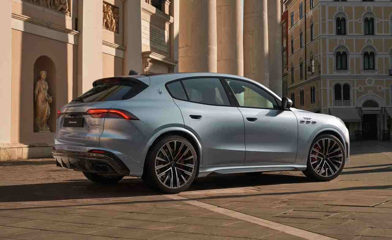 Maserati atualiza Grecale para 2027 com novo V6 de entrada e mais autonomia elétrica