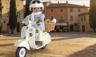 Playmobil lança coleção especial para celebrar os 80 anos da Vespa