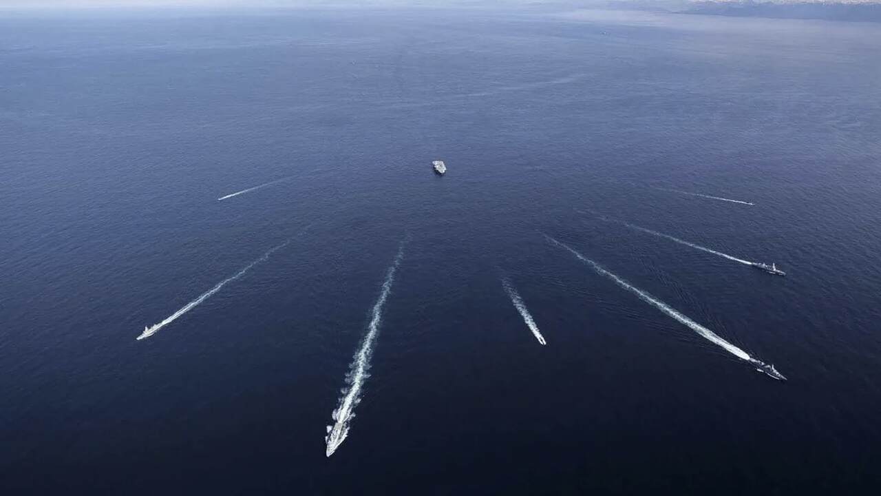 Porta-aviões britânico participa de grande caça a submarinos da OTAN na Noruega