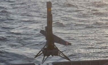 Oficial da Marinha da Romênia perde dois dedos em acidente com drone militar dos EUA