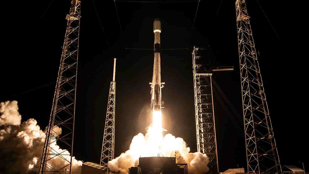 SpaceX construirá constelação de satélites para detectar aeronaves, drones e mísseis