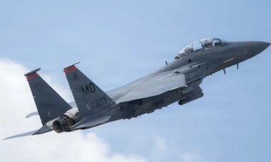 Irã pode ter usado míssil chinês para derrubar F-15E dos EUA, diz relatório