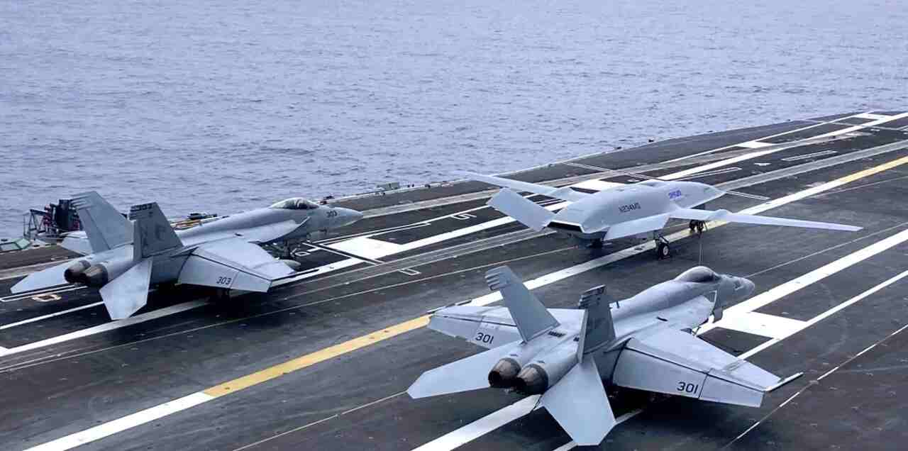 MQ-25 Stingray aparece a bordo de porta-aviões americano em demonstração inédita