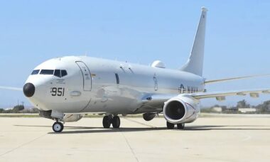 Marinha dos EUA reforça apoio a testes de armamentos com antigo P-8 Poseidon