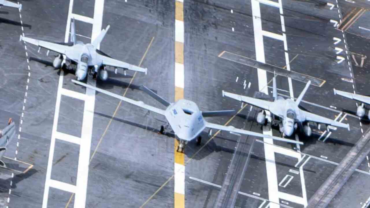 MQ-25 Stingray aparece a bordo de porta-aviões americano em demonstração inédita