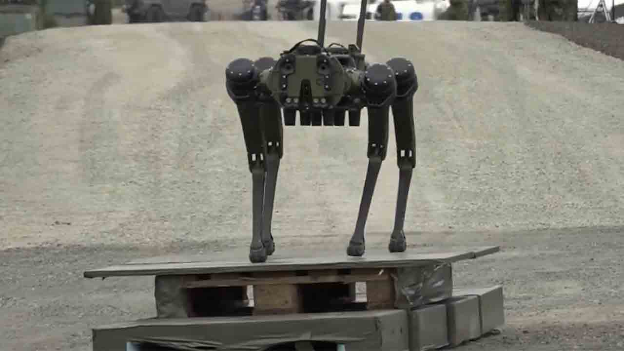 Japan tests different types of unmanned military vehicles. Photo: X @FujiSchool_pr