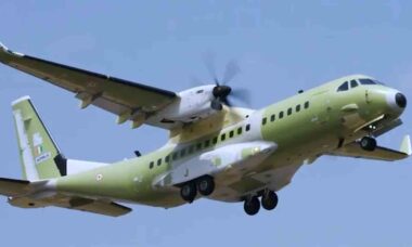 Tata e Airbus realizam primeiro voo do C295 montado na Índia. Foto: X @AirbusDefence