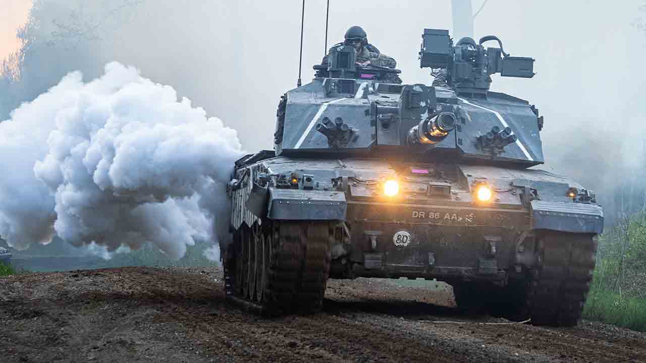 NATO, 러시아 국경 인근 훈련에 Challenger 2 전차 투입. 사진: X @DefenceOps