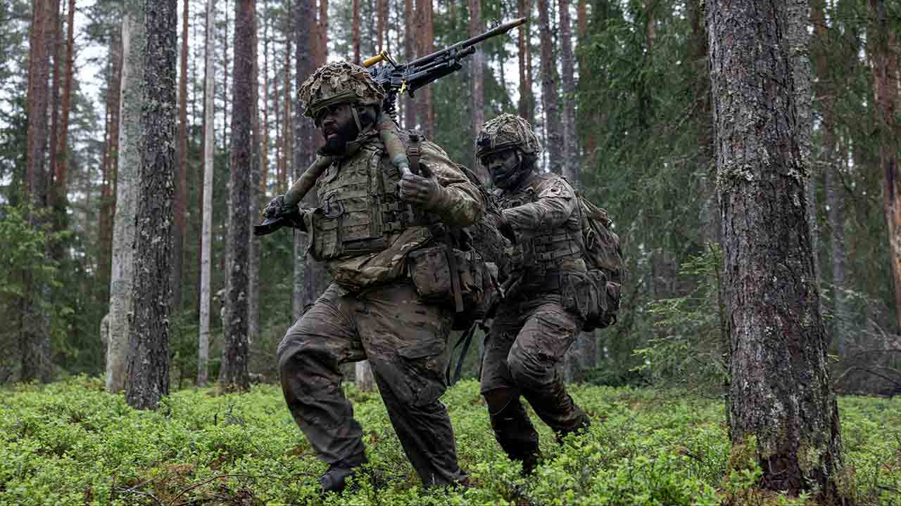 NATO, 러시아 국경 인근 훈련에 Challenger 2 전차 투입. 사진: X @DefenceOps