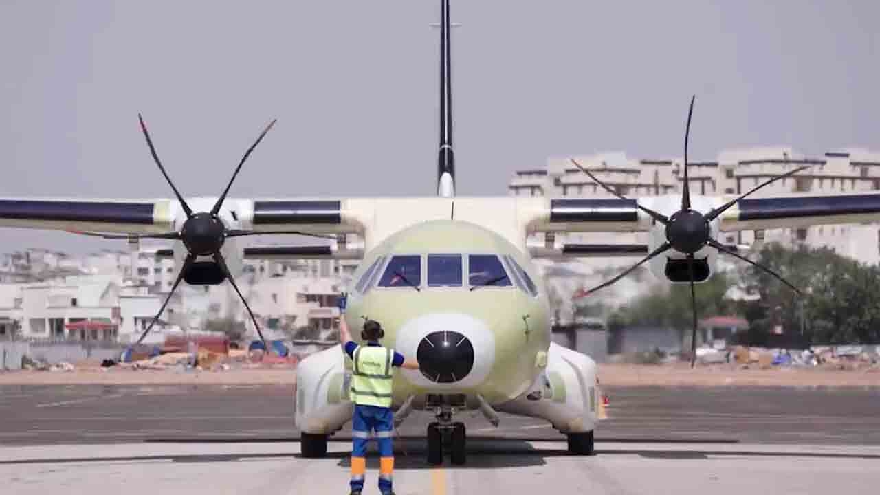 Tata e Airbus realizam primeiro voo do C295 montado na Índia. Foto: X @AirbusDefence