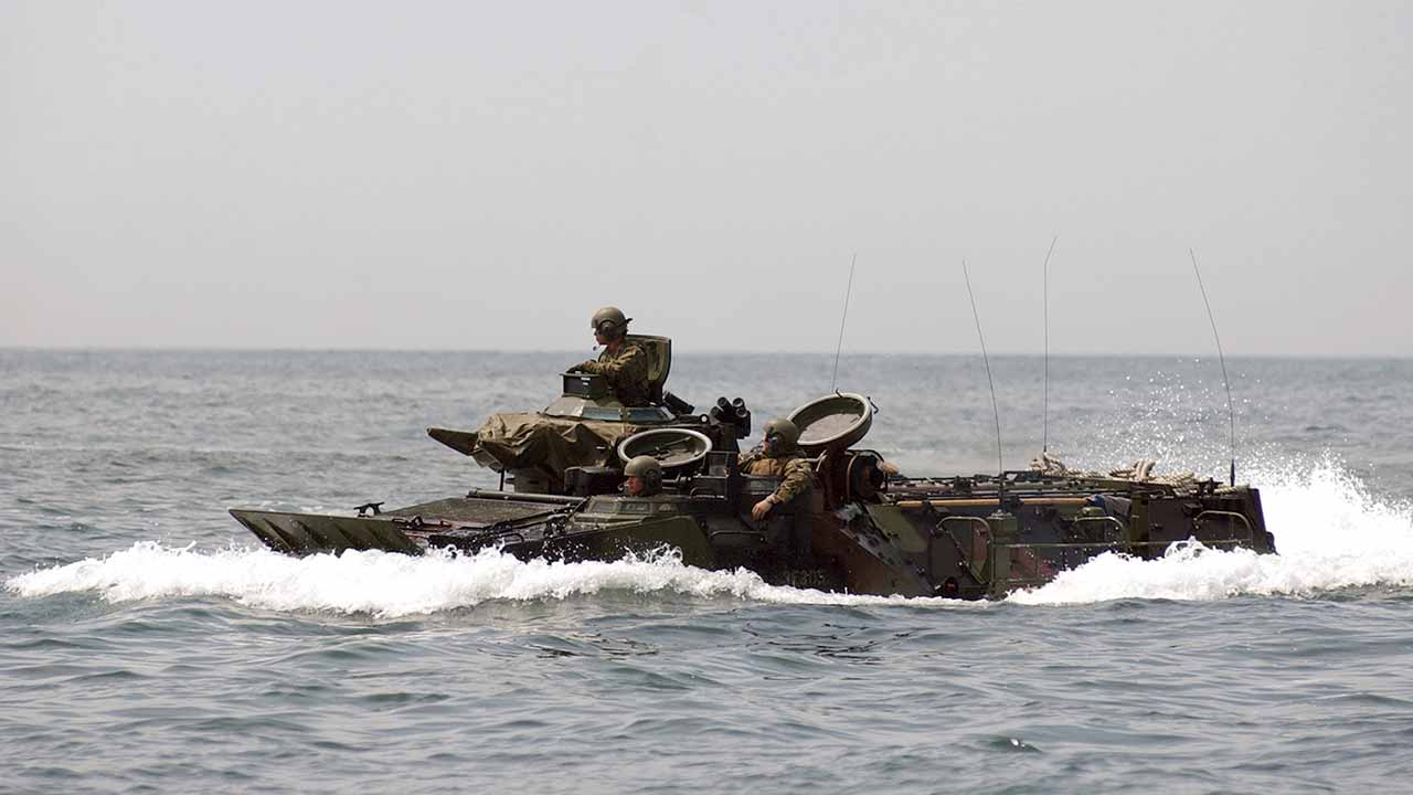 Veículo anfíbio AAV-7A1. Foto: Wikimedia