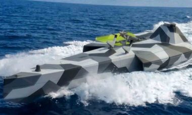 Ucrânia revela drone SIRENA com sistema EW e mísseis AIM-9M na Eurosatory (X @NSTRIKE1231)