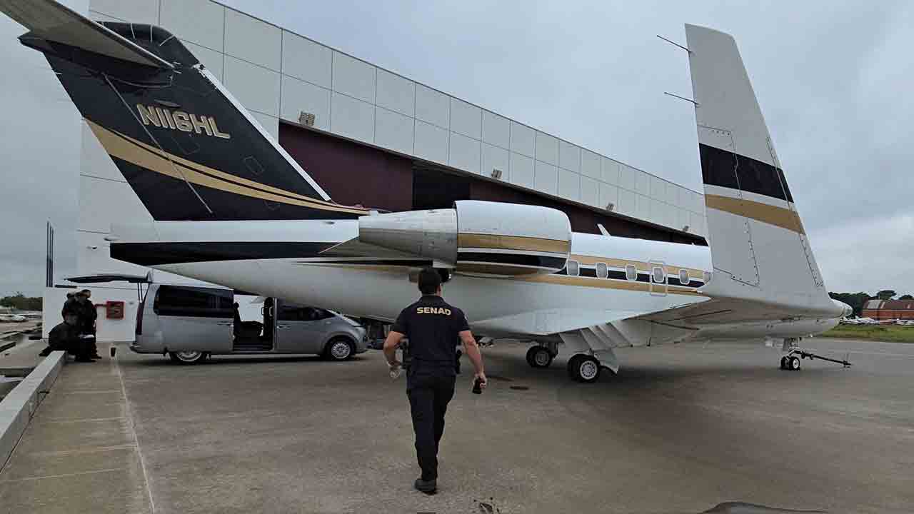Piloto que ganhou avião de MrBeast é liberado após apreensão de 261 kg de maconha no Paraguai. Foto: SENAD Paraguay / @senad_paraguay