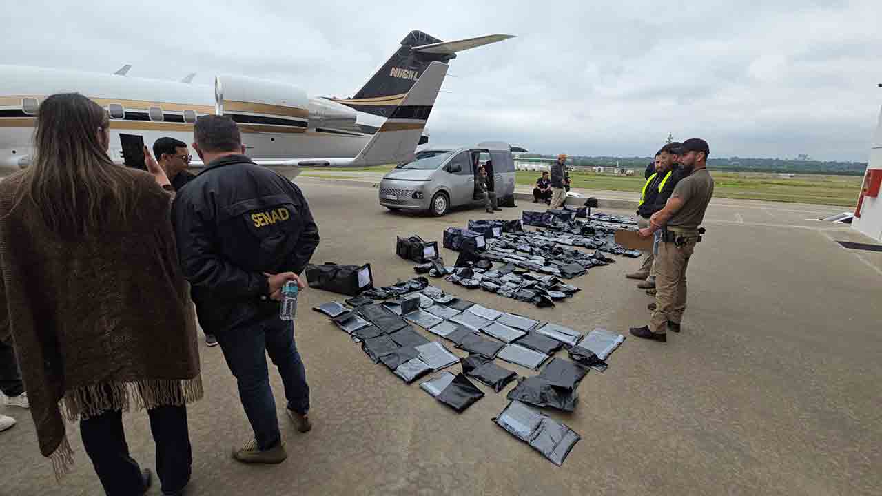 Piloto que ganhou avião de MrBeast é liberado após apreensão de 261 kg de maconha no Paraguai. Foto: SENAD Paraguay / @senad_paraguay