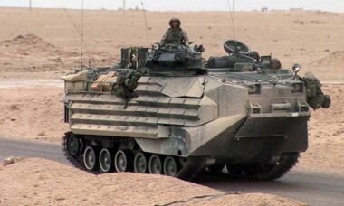 Veículo anfíbio AAV-7A1. Foto: Wikimedia