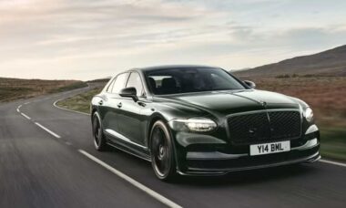 Bentley revela Flying Spur 2027 com visual renovado e até 782 cv de potência