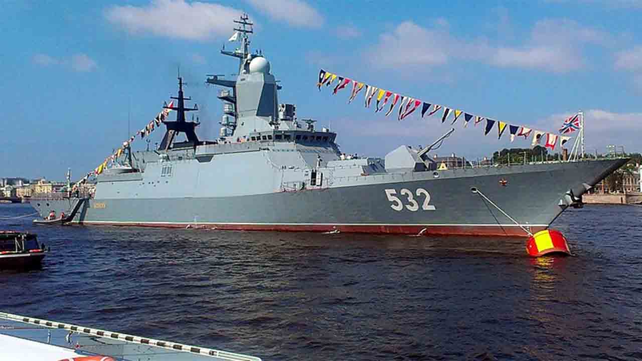 Russian corvette Boikiy (Бойкий) in St. Petersburg, on the Neva River, on July 26, 2013. Photo: Wikimedia