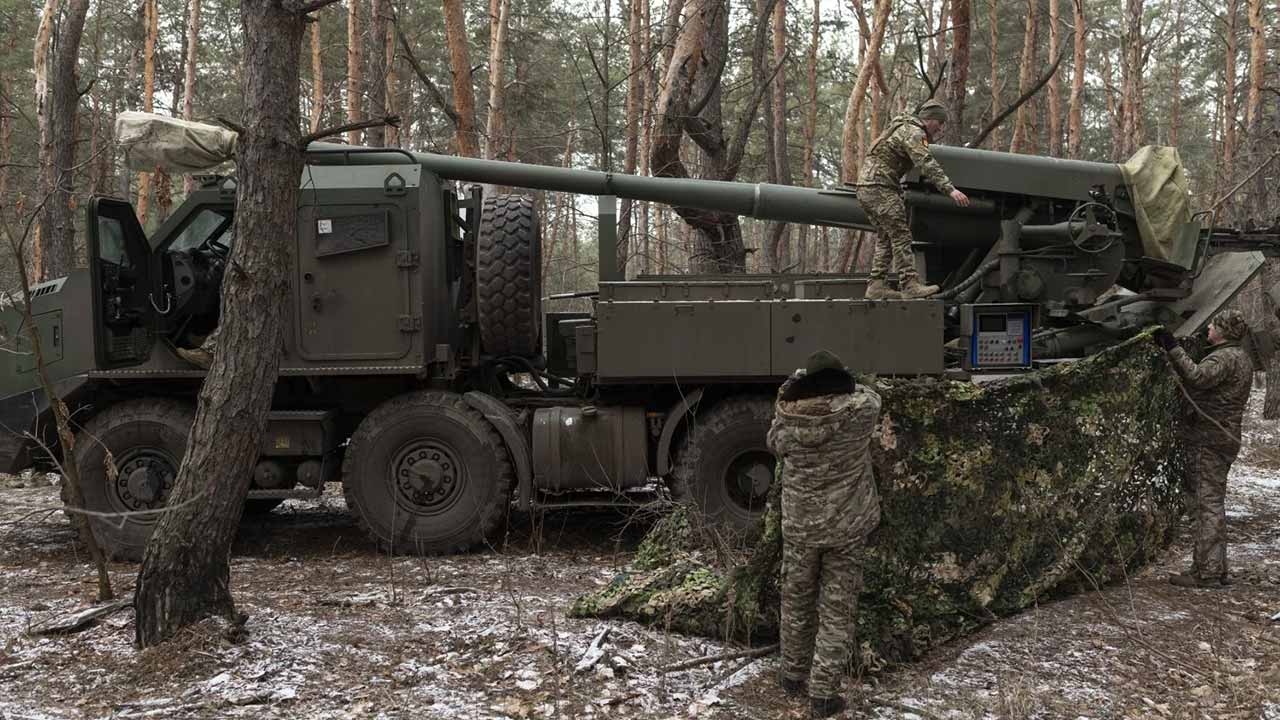 Obuseiro autopropulsado Bohdana montado em chassi Tatra Phoenix da 45ª Brigada de Artilharia da Ucrânia. Foto: Wkimedia