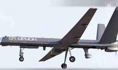 Drones baratos superam defesa bilionária e atingem infraestrutura da Rússia
