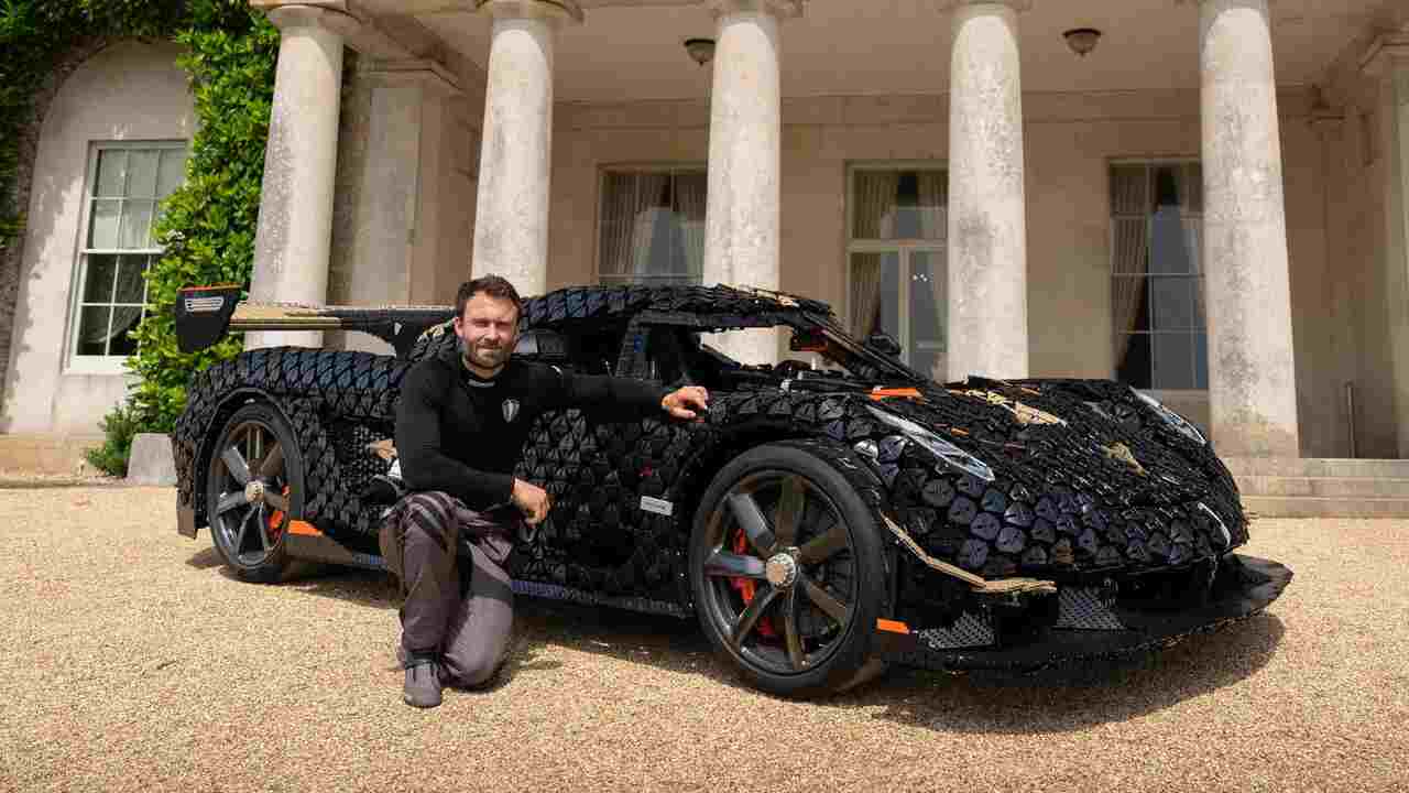 Carro da LEGO com mais de 327 mil peças quebra recorde de velocidade