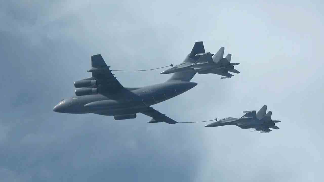 Bombardeiros chineses e russos fazem patrulha conjunta perto do Japão