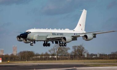 Reino Unido reforça vigilância no Ártico com aeronave Rivet Joint