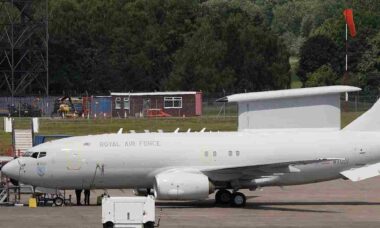 RAF inicia testes em voo do E-7 Wedgetail após chegada à base de Lossiemouth