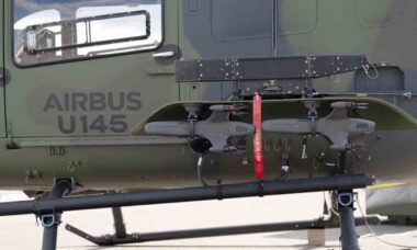 Airbus e Quantum Systems preparam helicóptero H145M para enfrentar drones em pleno voo. Foto: Airbus Helicopters