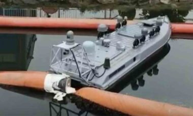 Drone marítimo usado na guerra da Ucrânia explode em porto romeno no Mar Negro. X @TGEThGlobalEye