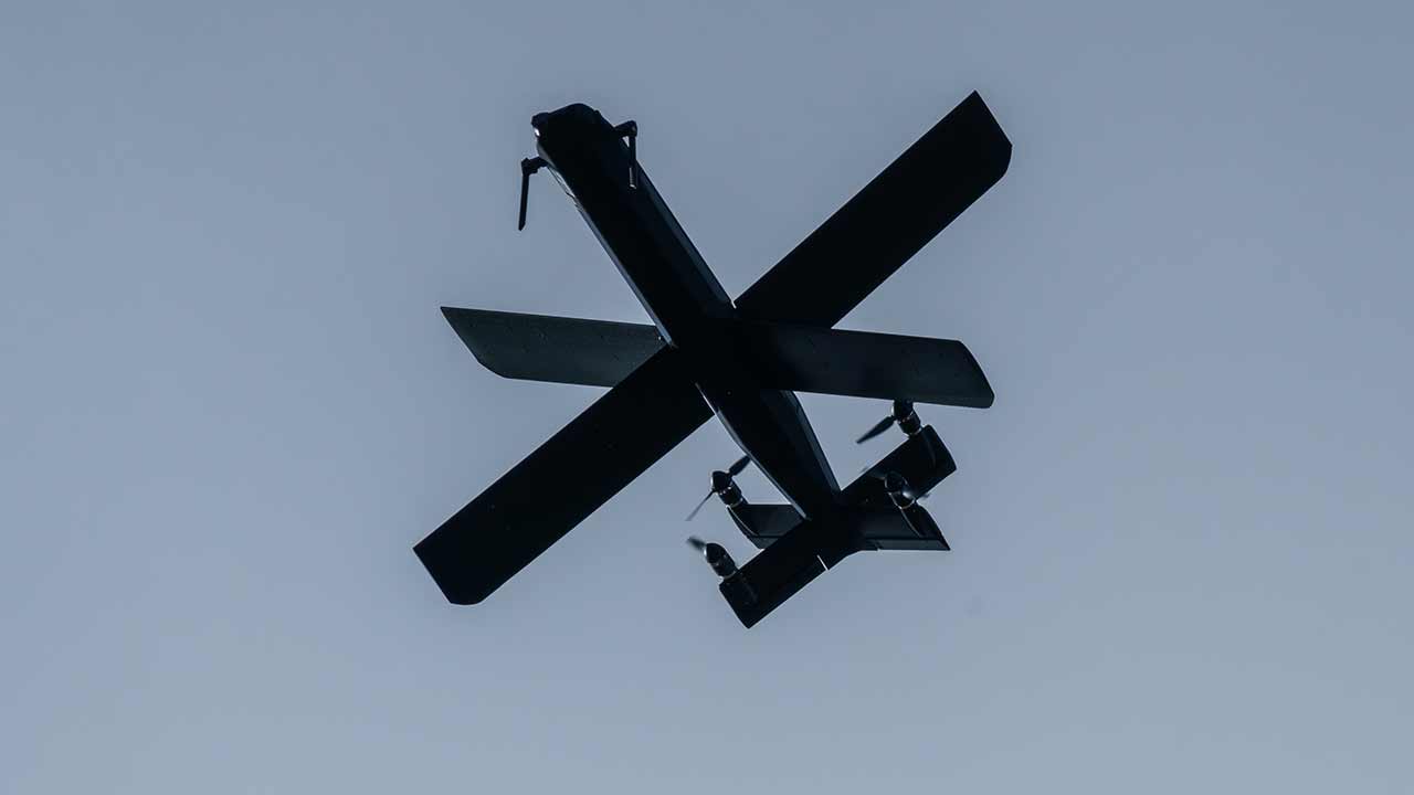 Um drone HX-2 em voo. Foto: Cortesia de Helsing