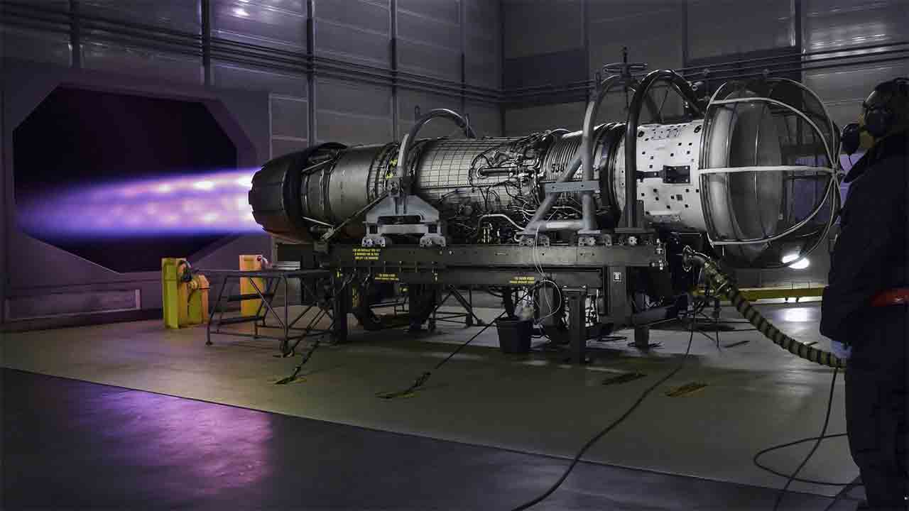 Motore GE F110, della stessa famiglia impiegata in aeromobili come i caccia F-15 e F-16
