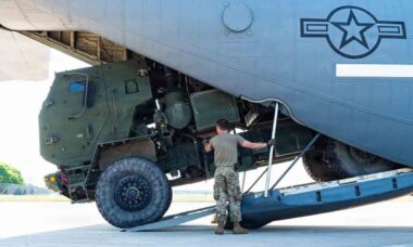 EUA treinam ataques de precisão com HIMARS após deslocamento de 3.200 km (Foto: army.mil)