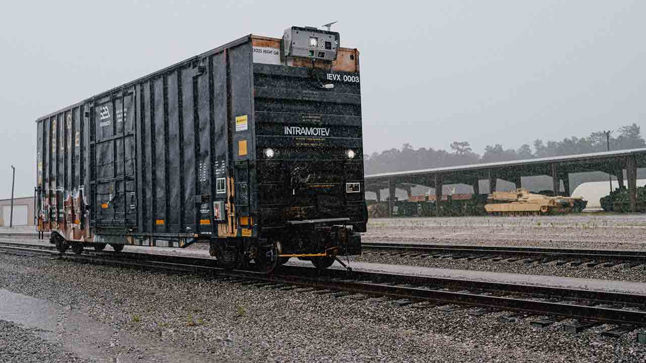 US-Armee testet autonomen Eisenbahnwagen für den Transport militärischer Fracht. Foto: Intramotev