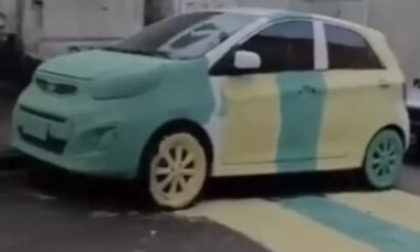 Pintura de ruas para a Copa acaba cobrindo carros estacionados